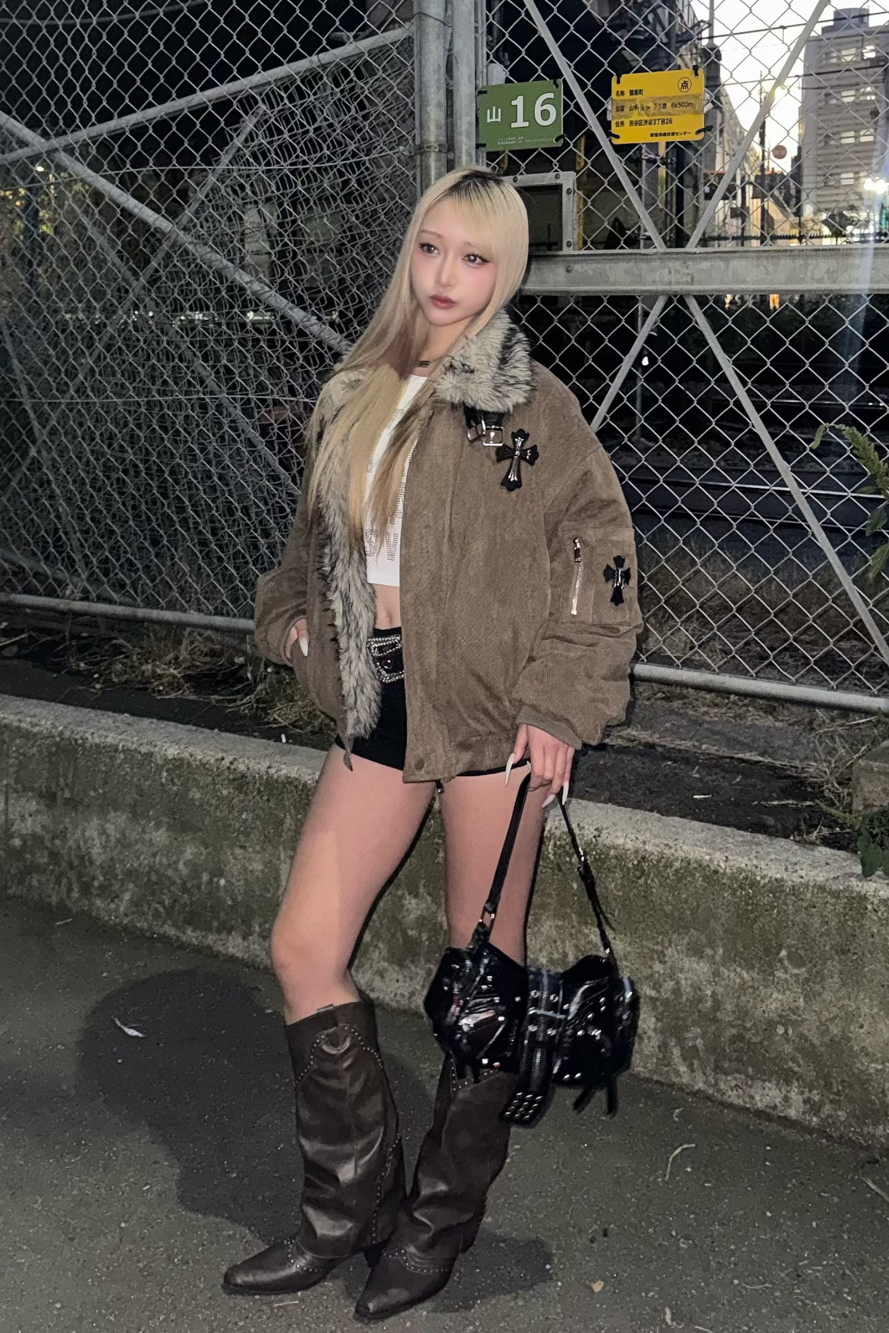 Cross patch fur collar blouson ZC30101