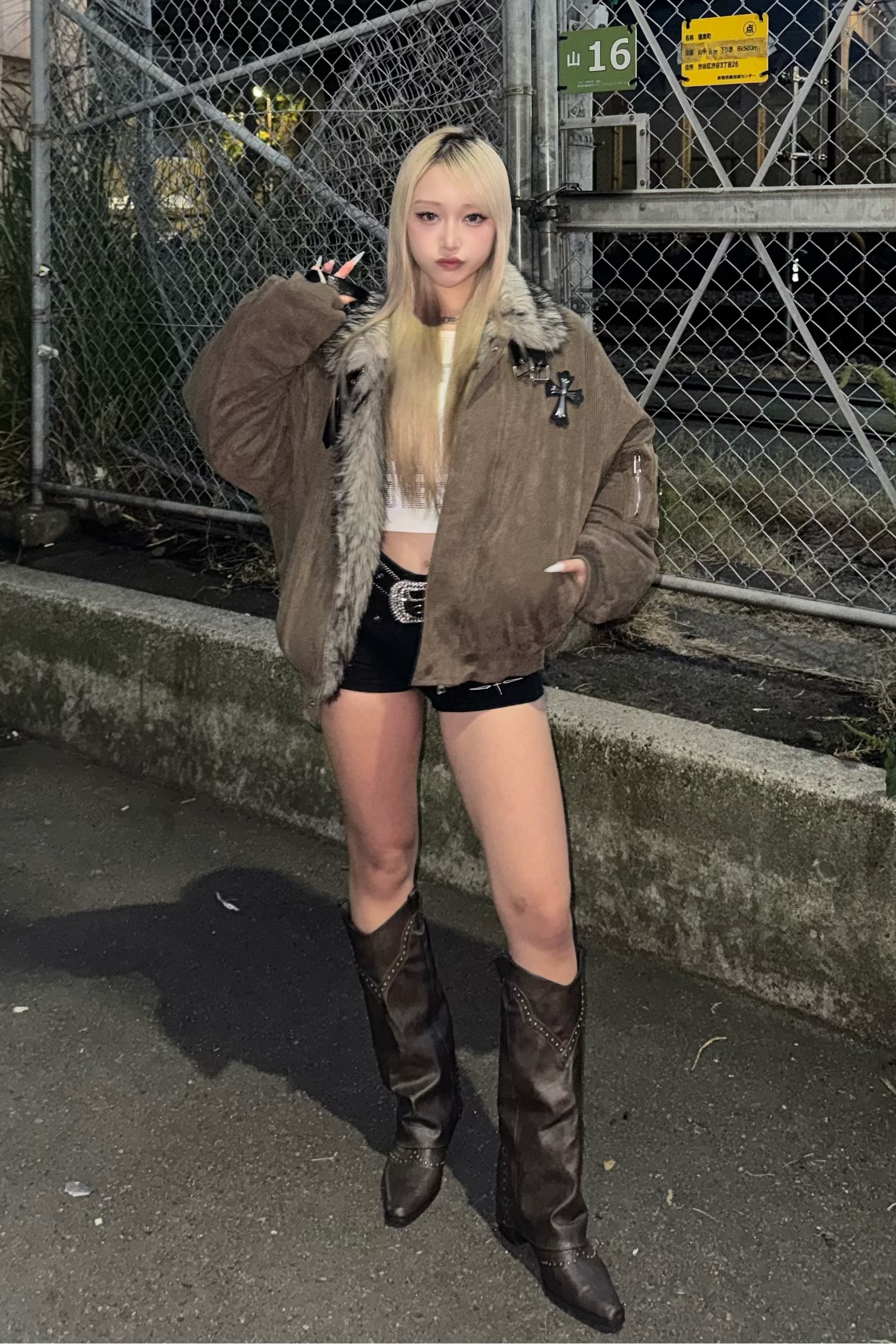 Cross patch fur collar blouson ZC30101