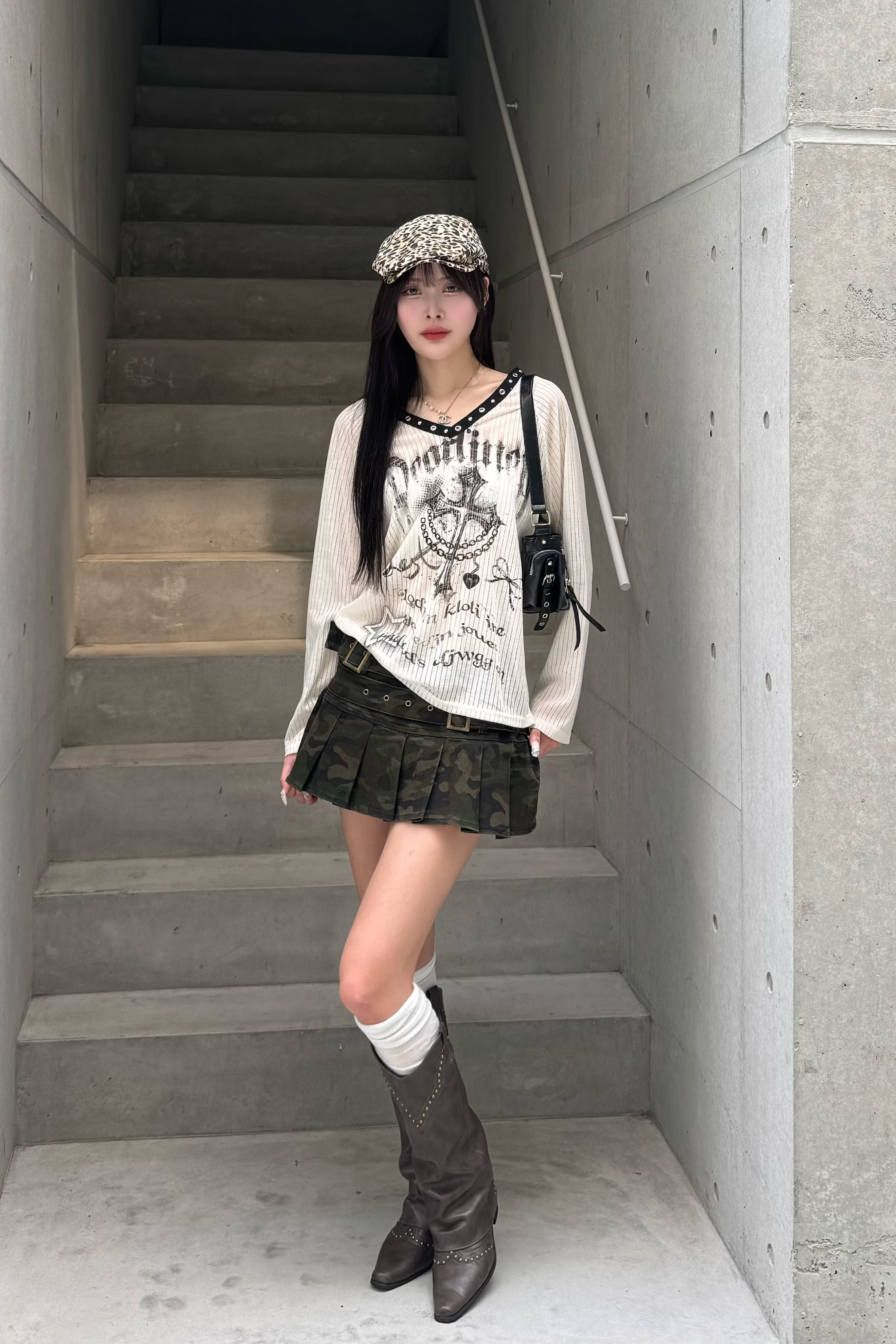 Vneck cross seir knit ZC20972