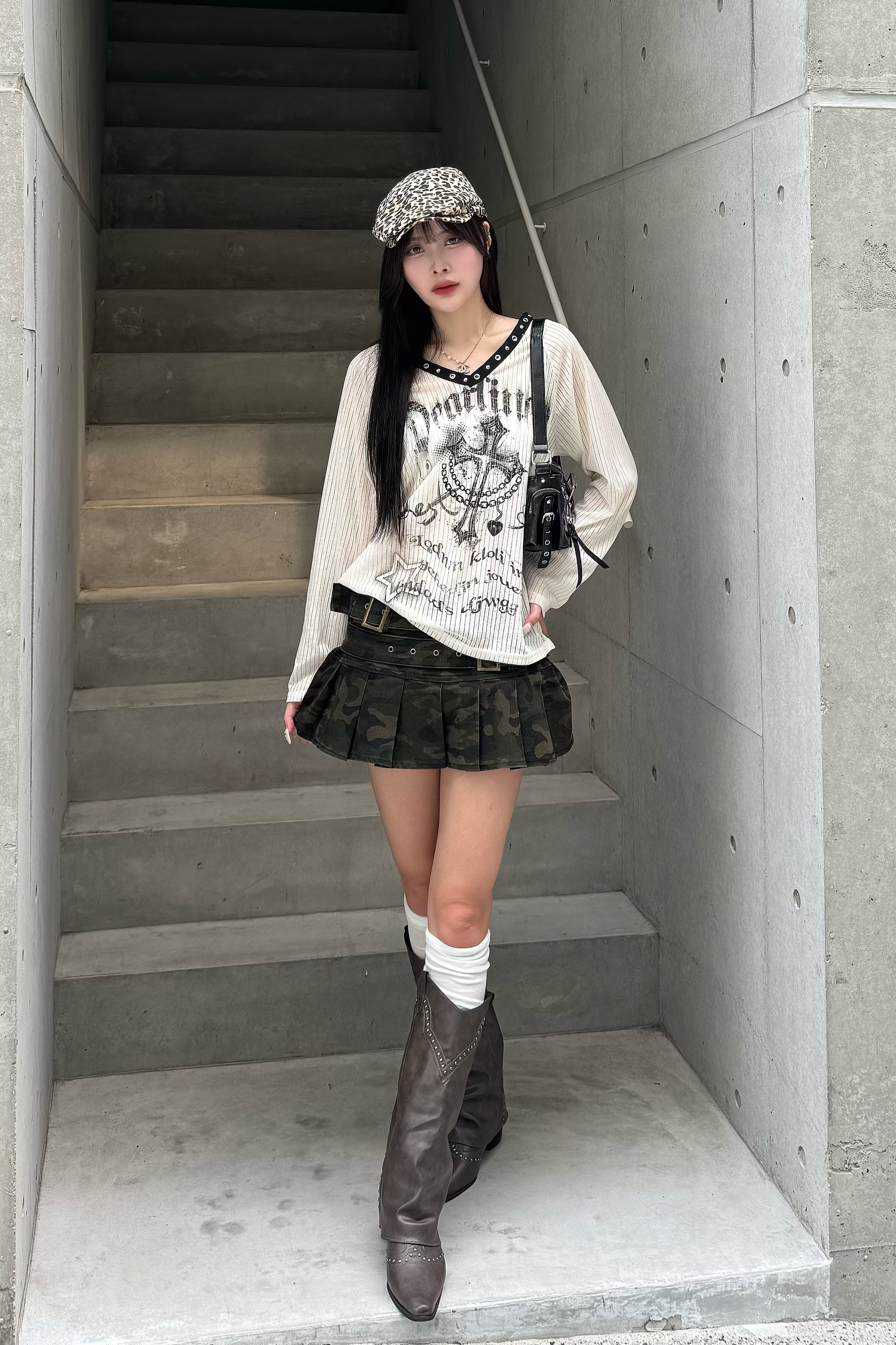 Vneck cross seir knit ZC20972