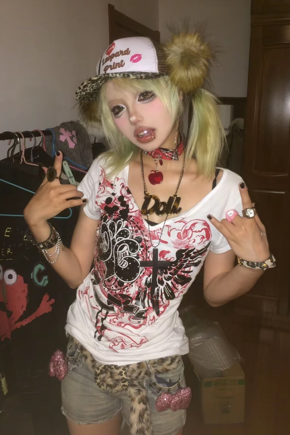 rock v-cut Tshirt ZC21278