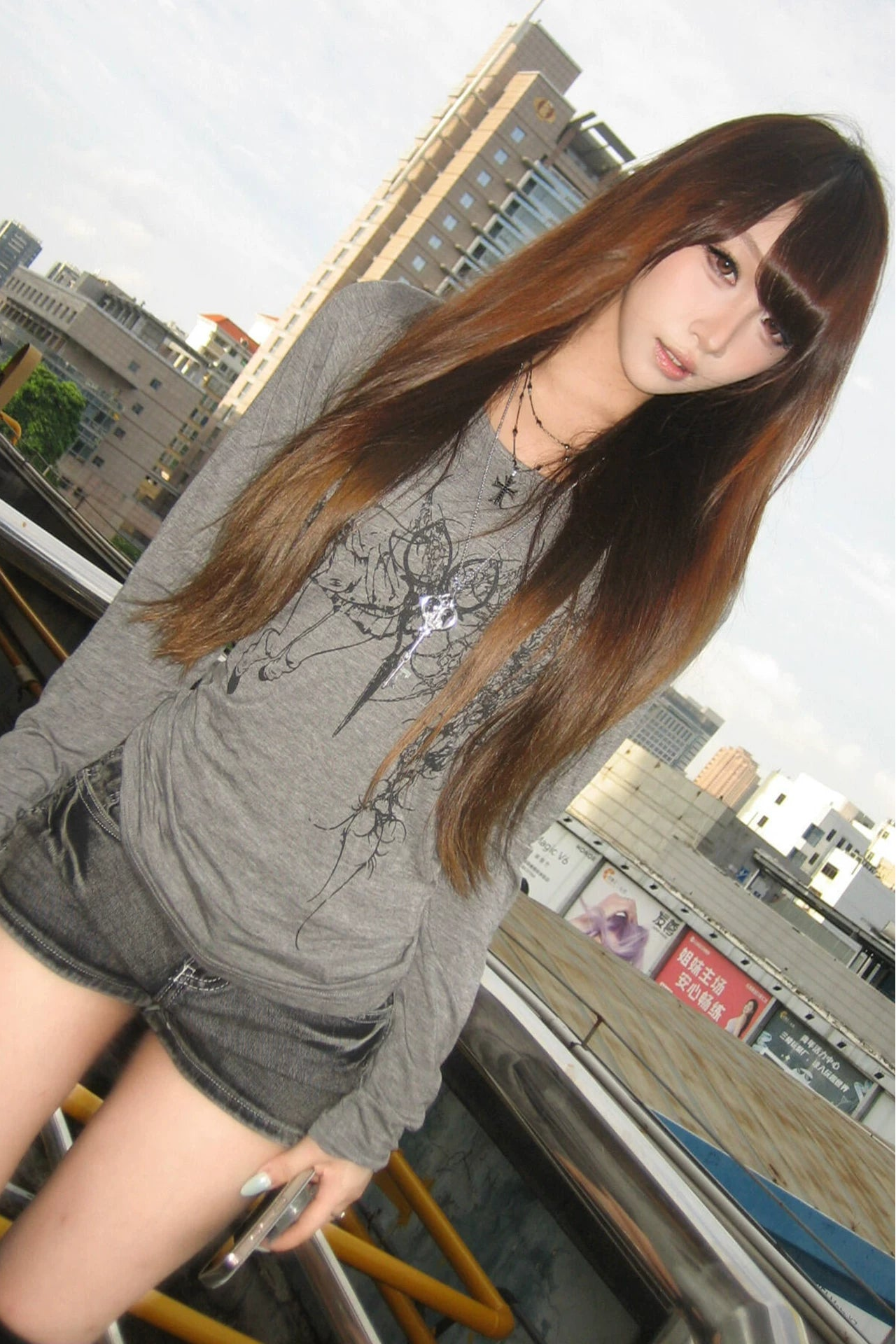 トライバルラウンドネックTシャツ ZC20005