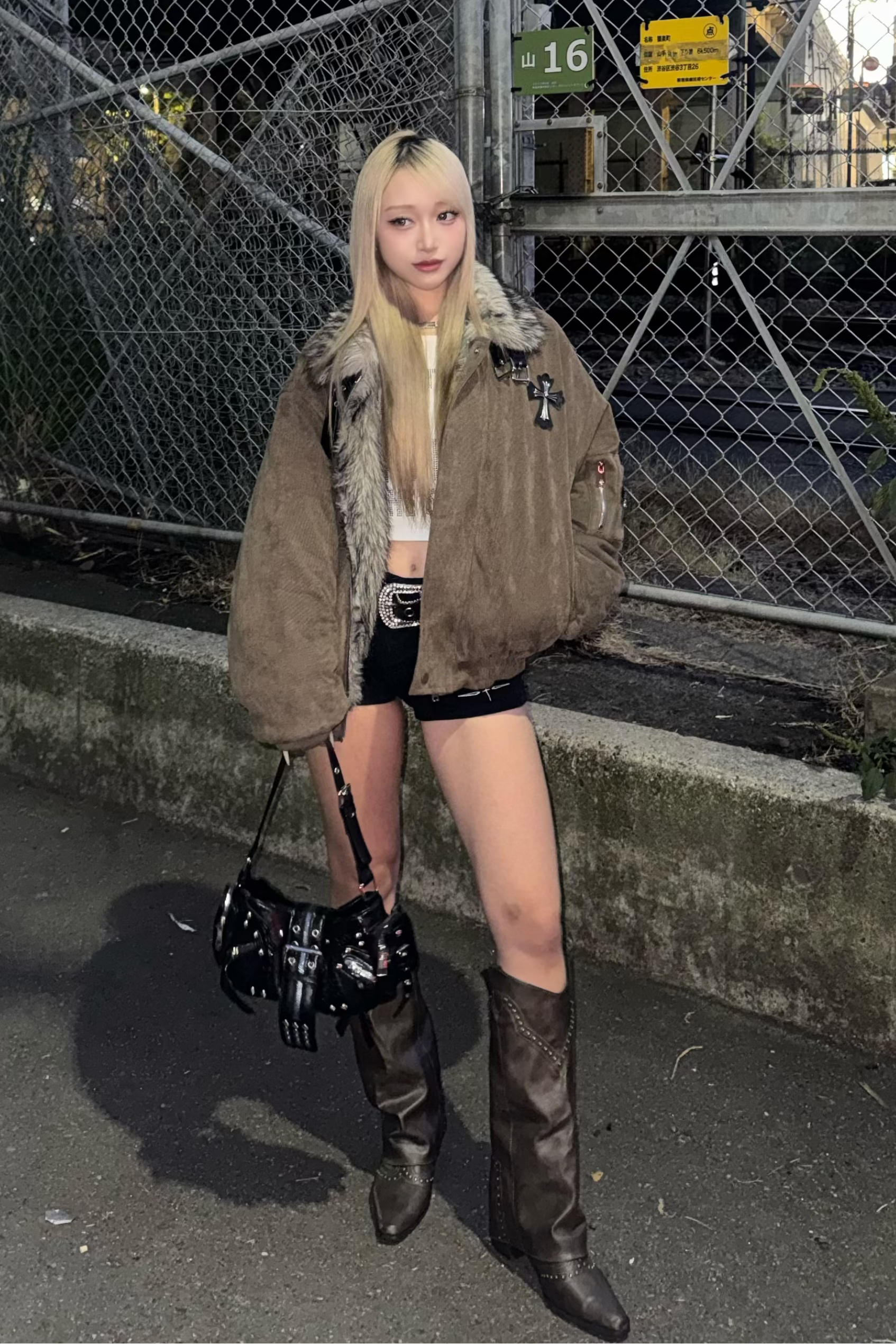 Cross patch fur collar blouson ZC30101