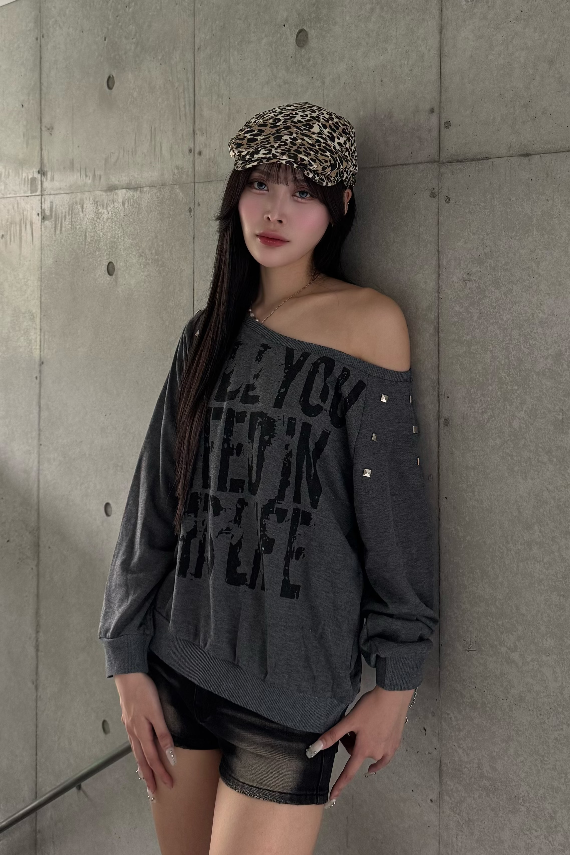 off-shoulder logo sweat ZC20948