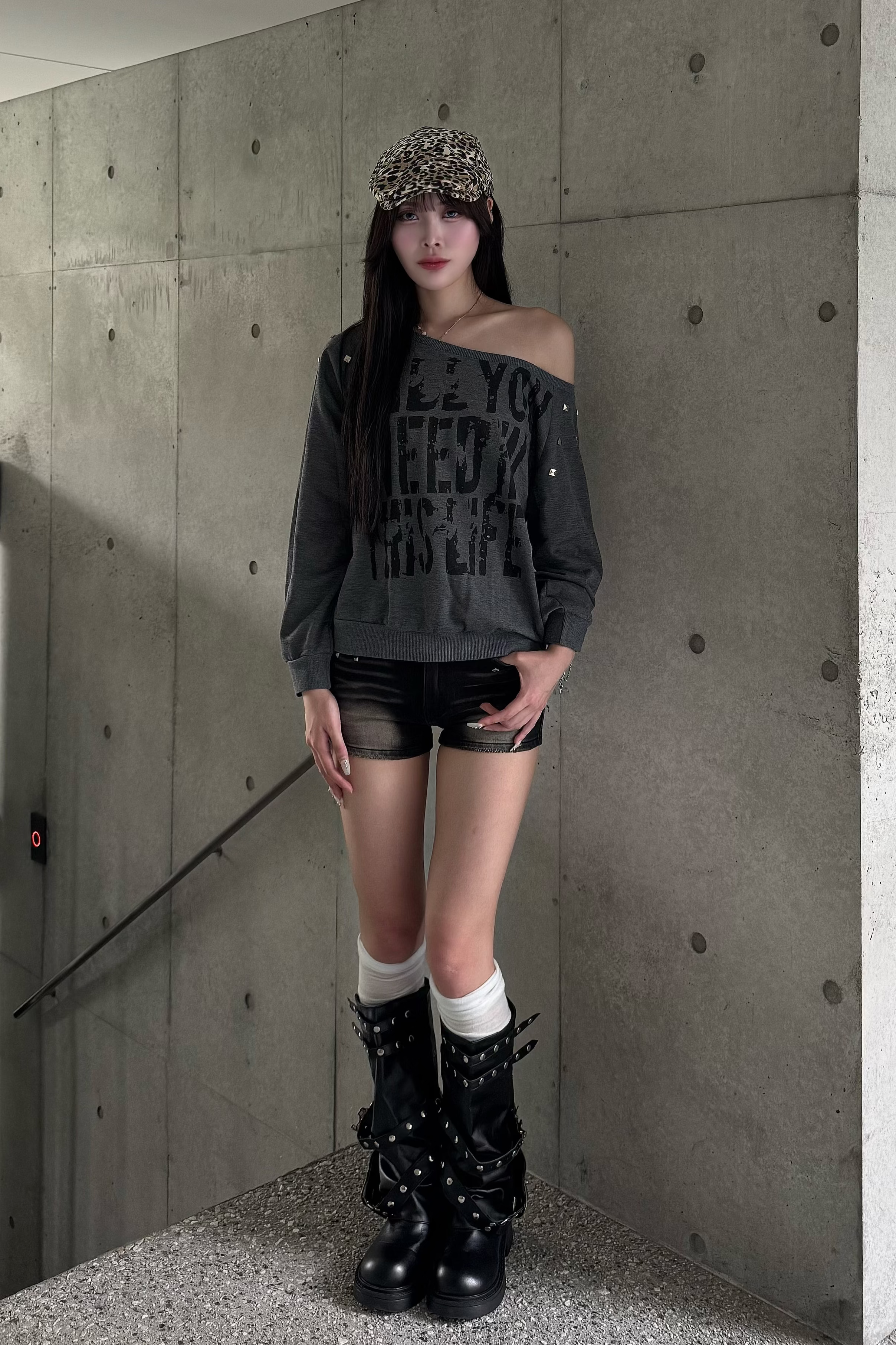 off-shoulder logo sweat ZC20948