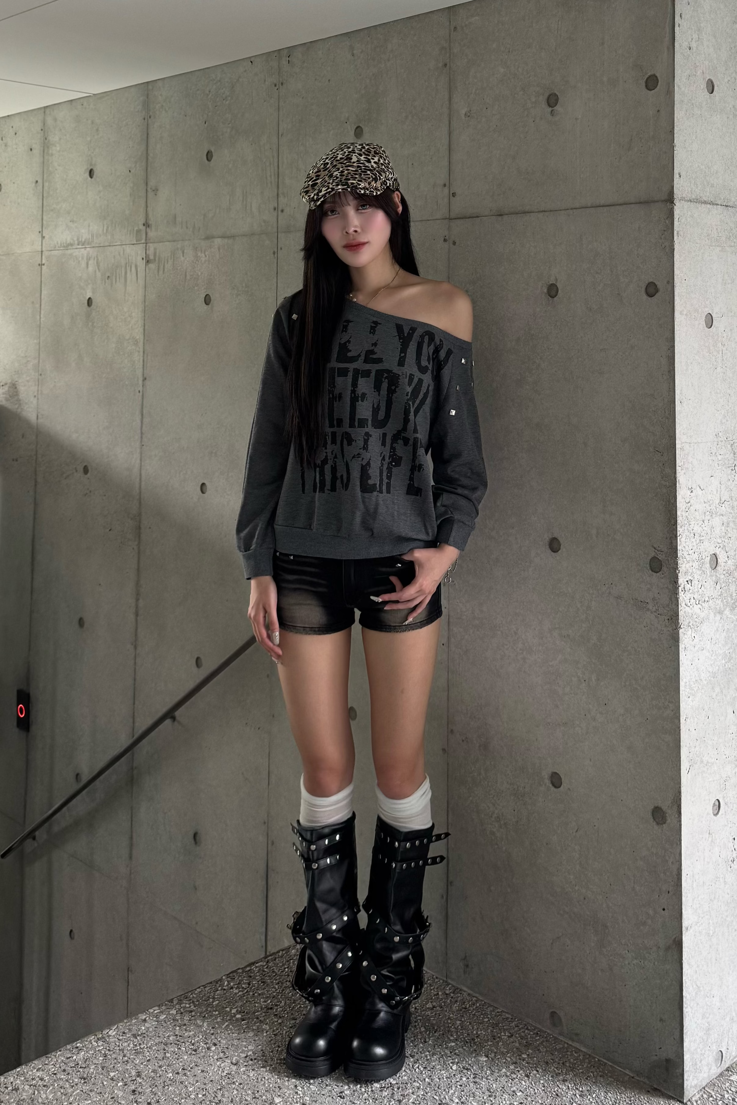 off-shoulder logo sweat ZC20948