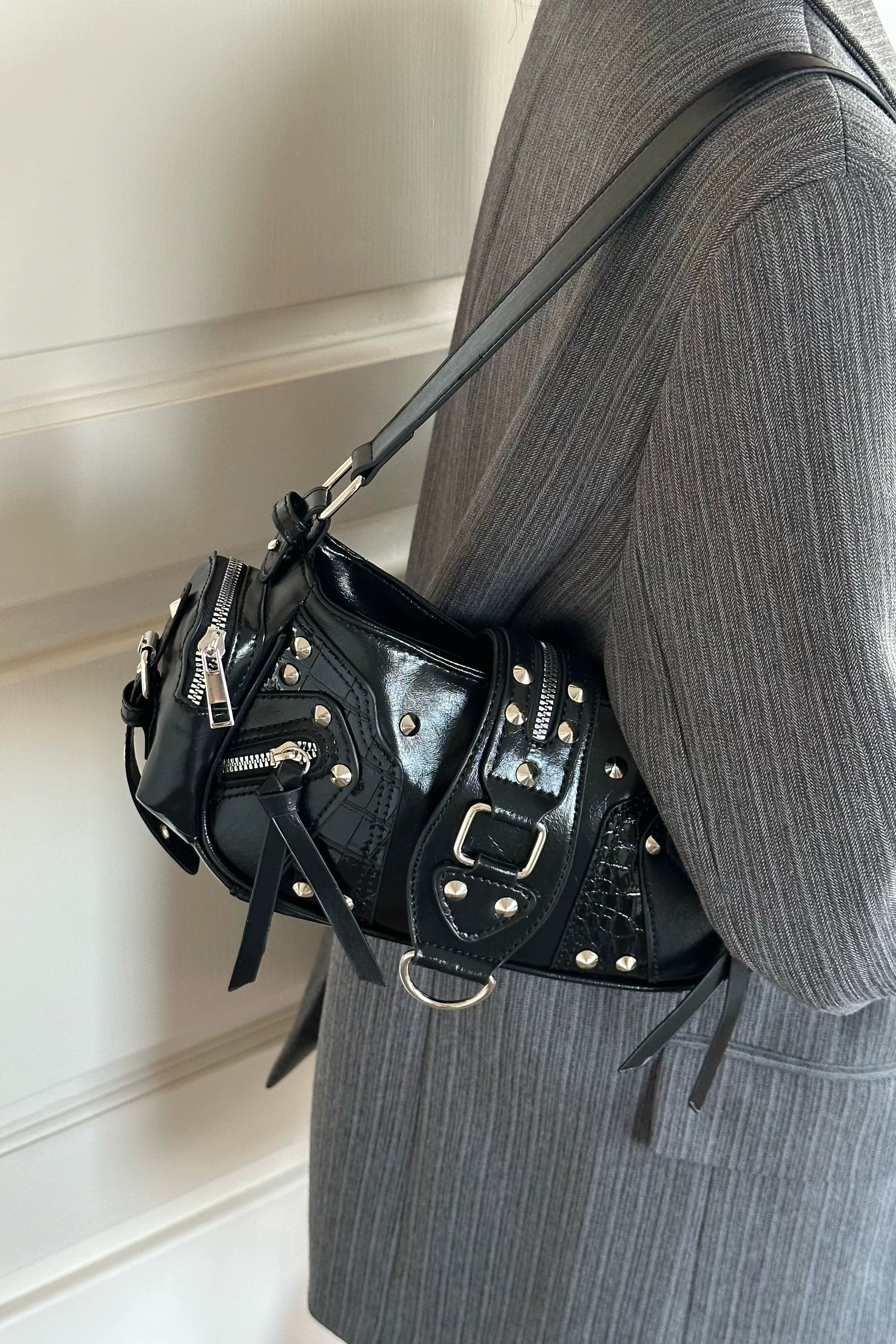 leather studded shoulder bag ZC40144